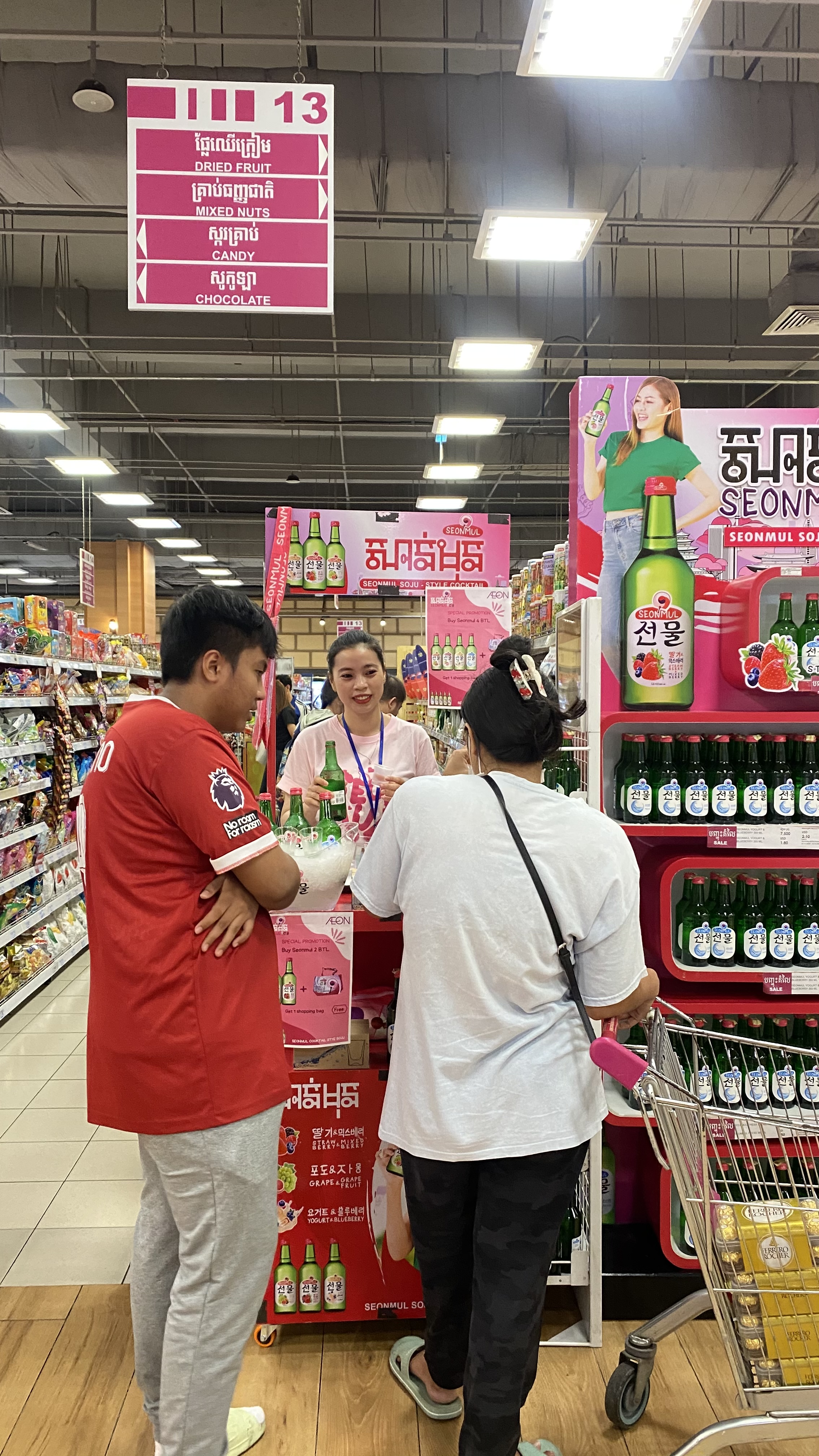 Siam Winery engaging with customers at AEON Mall 1 Seonmul event